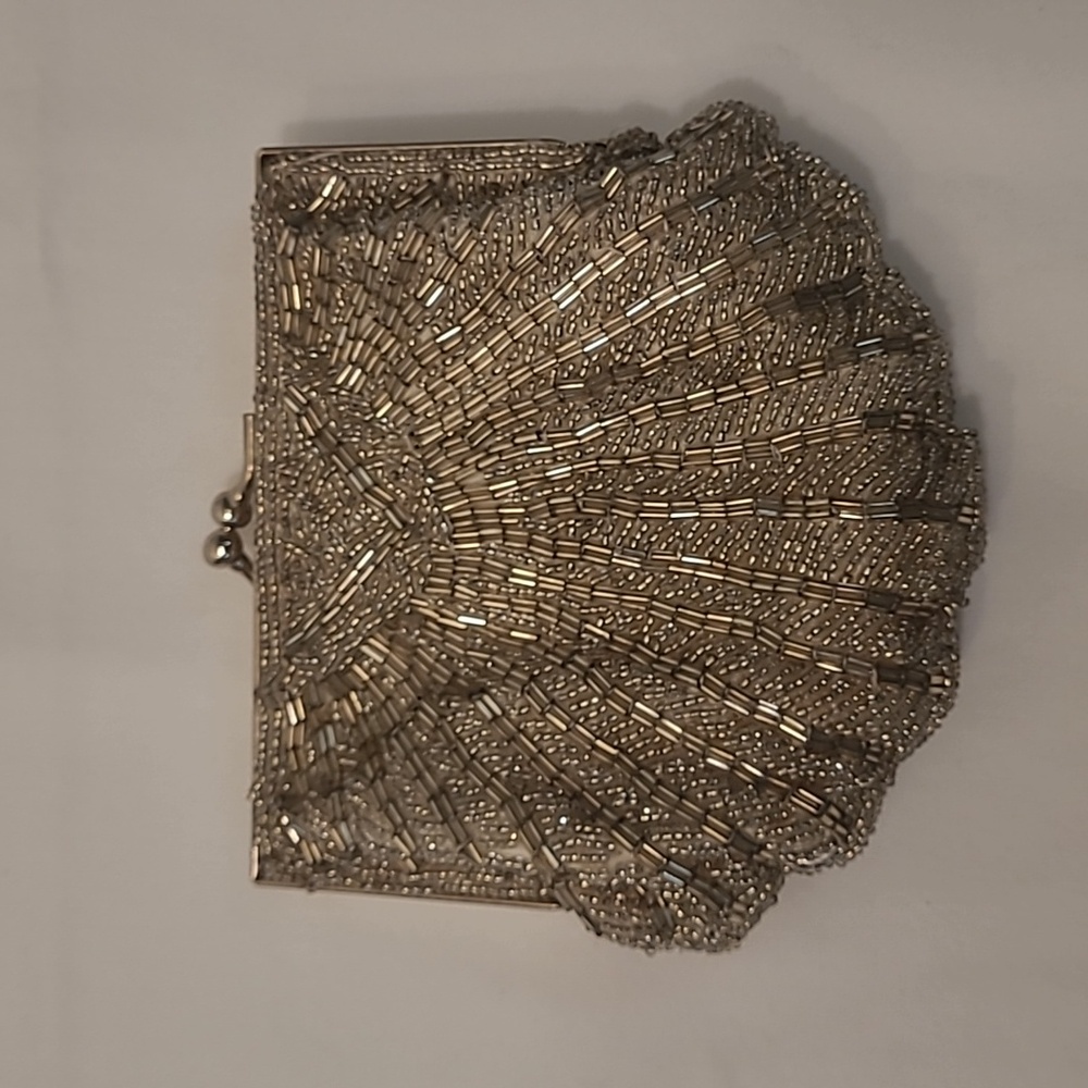 Vintage Shell Shaped Beaded Bag with Satin Lining Long Silver Tone Chain - Picture 3 of 13
